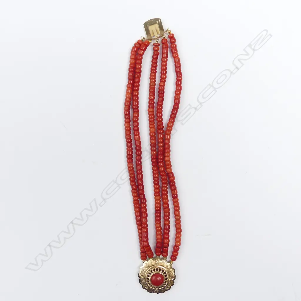 An early/mid-20thC 15ct. yellow gold and multi-Mediterranean coral bead bracelet Image 1++