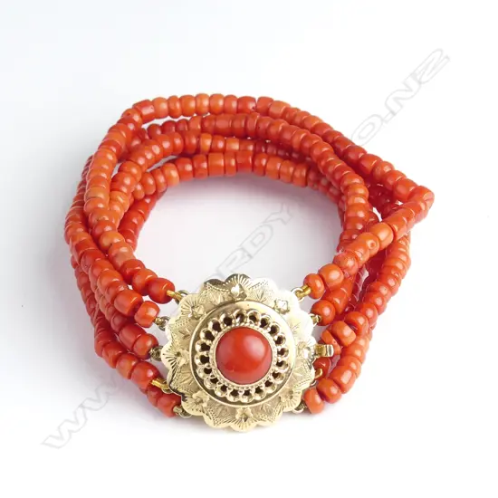 An early/mid-20thC 15ct. yellow gold and multi-Mediterranean coral bead bracelet