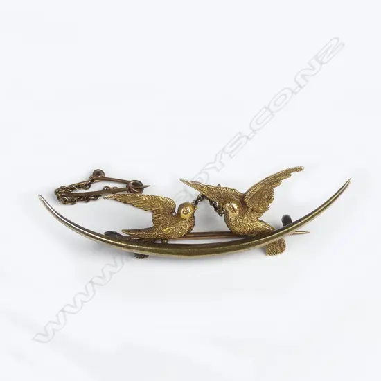 A Victorian 15ct gold brooch