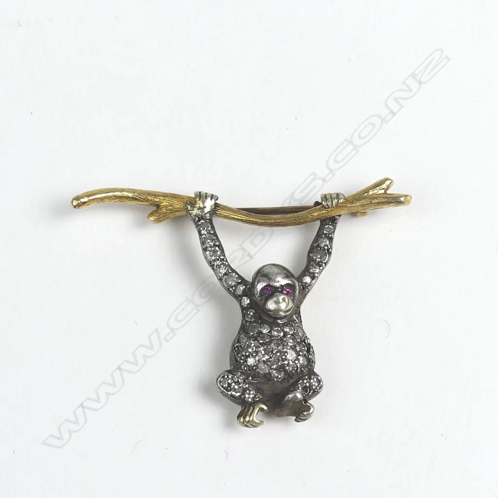 A gold and silver diamond monkey brooch Image 1++