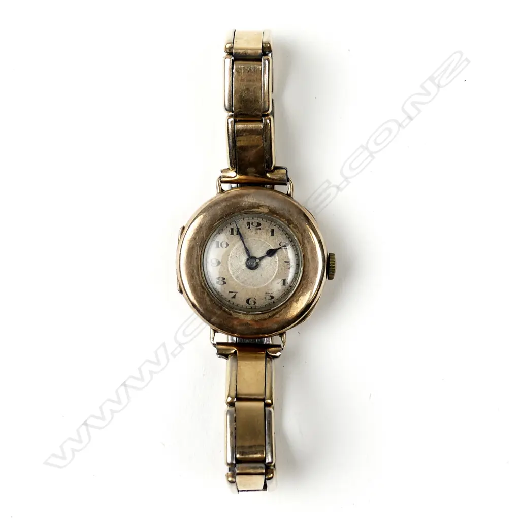 A ladies 1920s 9ct rose gold wristwatch Image 1++