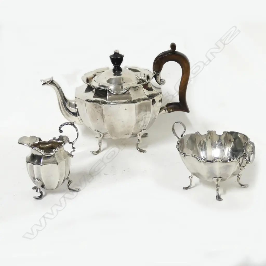 A Victorian small proportion three piece tea set Image 1++