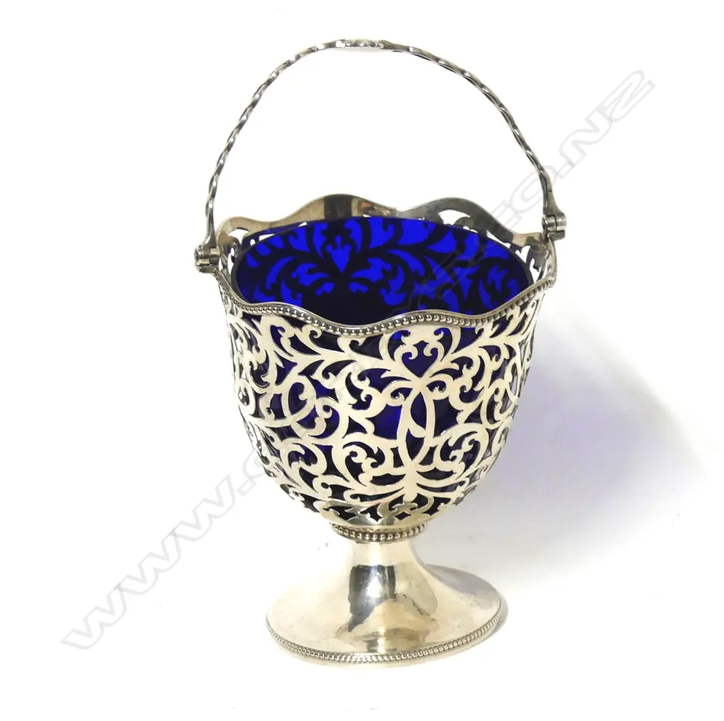 A Victorian silver sugar basket Image 1++