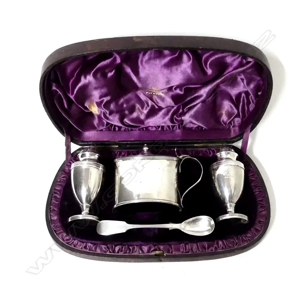A Victorian silver condiment set Image 1++