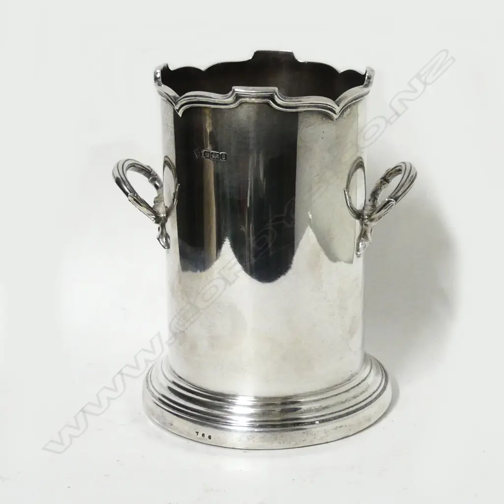 A George V silver tall bottle coaster Image 1++