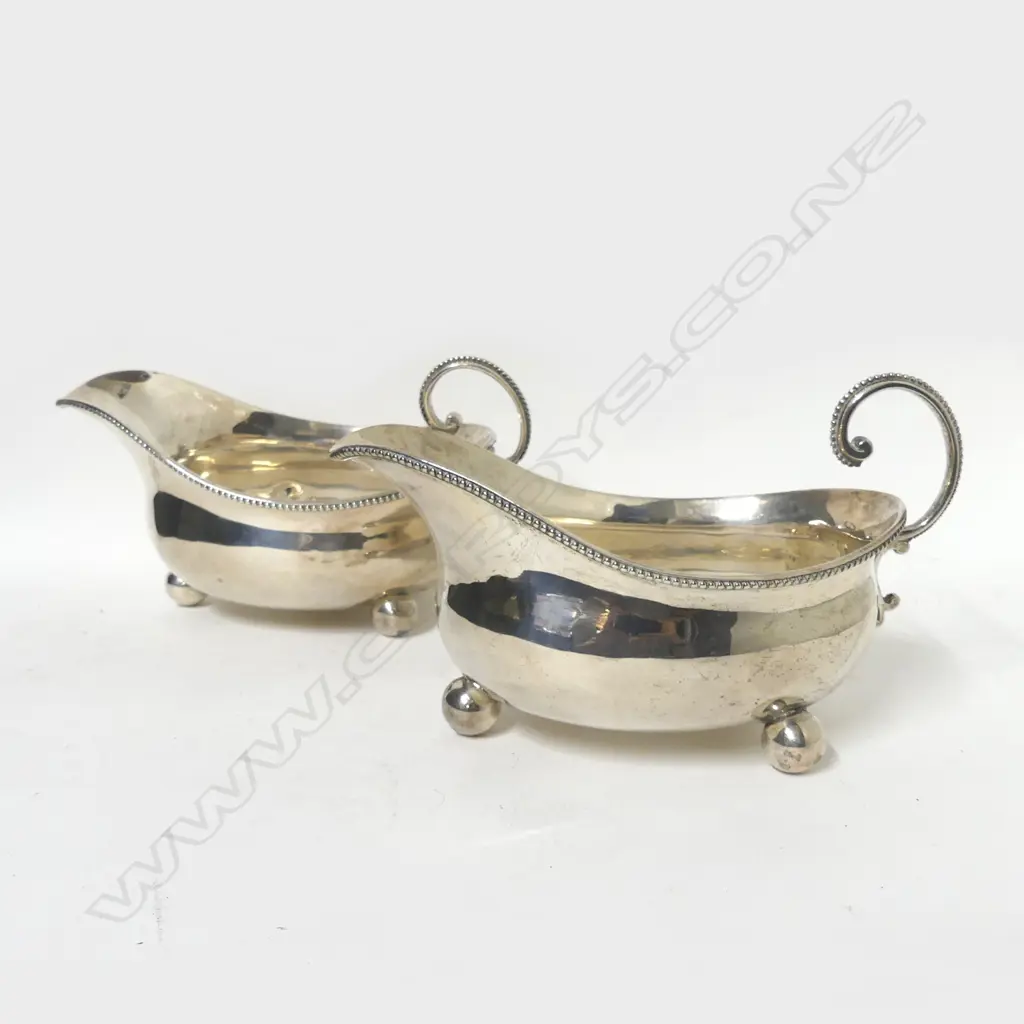 A pair of large Victorian silver sauce boats Image 1++