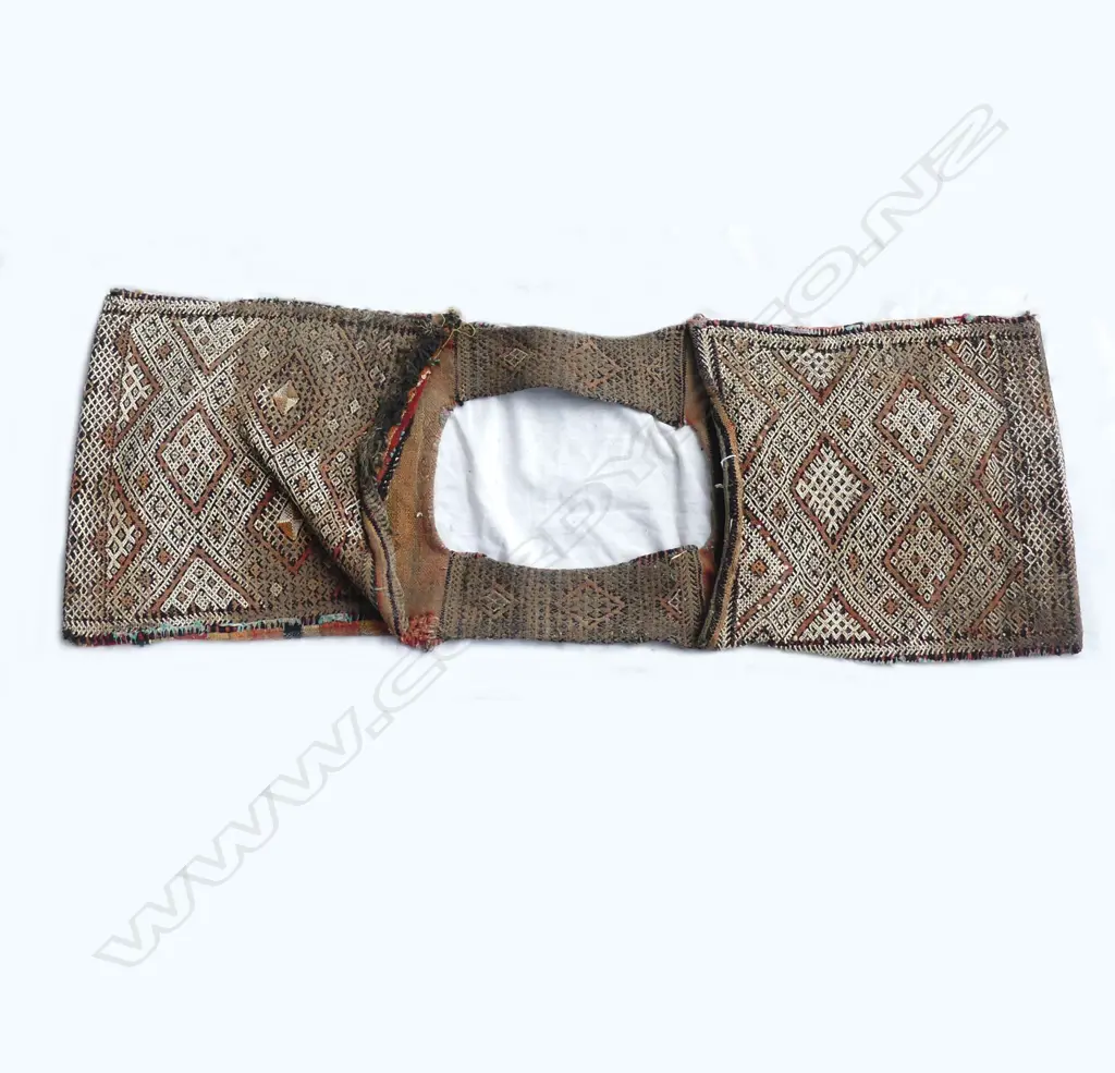 A small tribal kilim saddlebag Image 1++