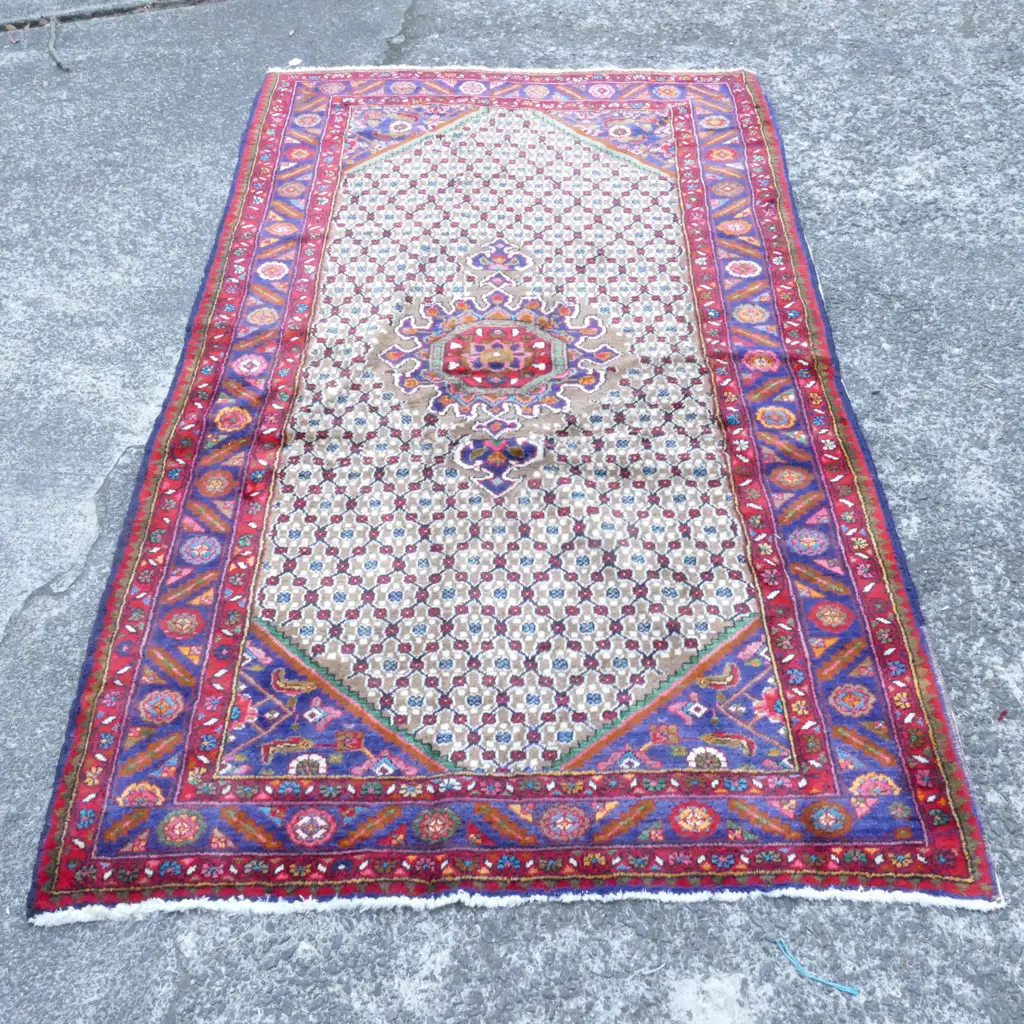 An Iranian Hamadan hand knotted carpet Image 1++