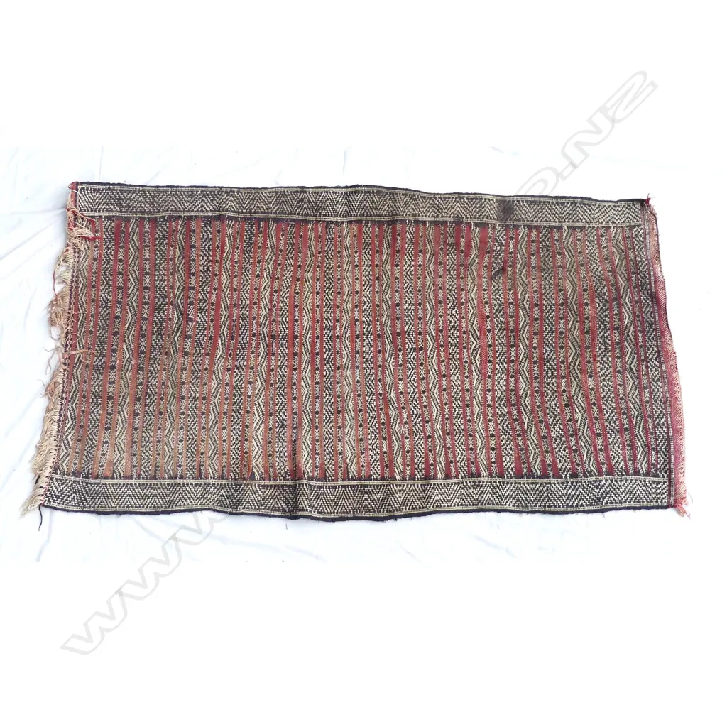 An antique Anatolian kilim rug Image 1++