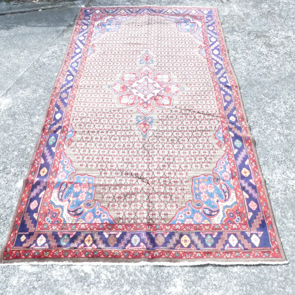 An Iranian Hamadan hand knotted carpet Image 1++