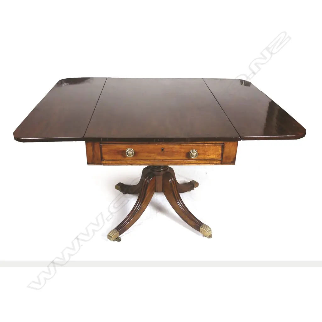 A late Georgian mahogany Pembroke table Image 1++