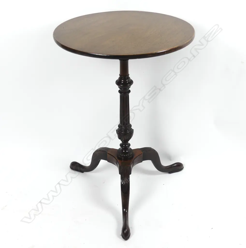 A Georgian mahogany wine table Image 1++