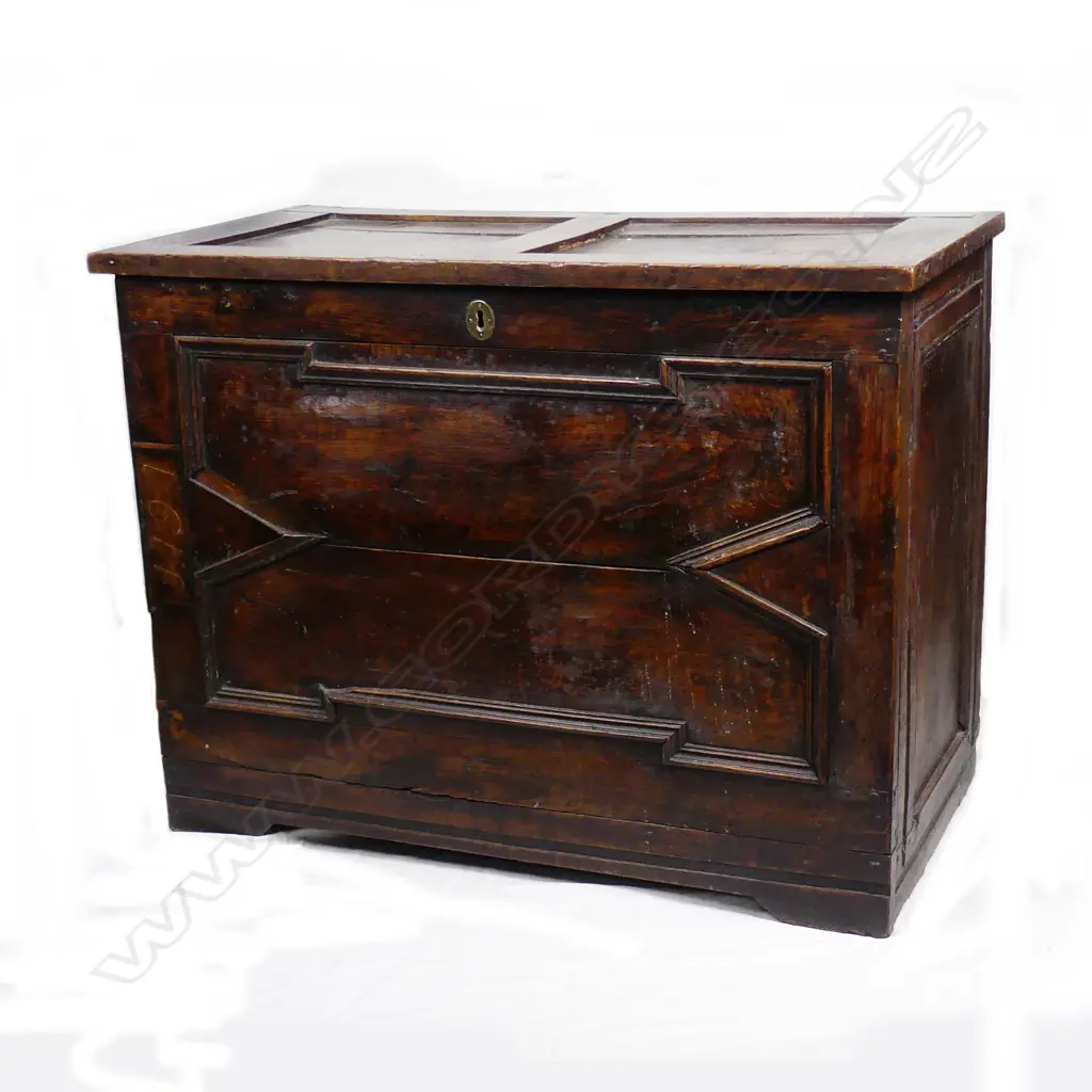 An unusually deep Georgian oak coffer Image 1++