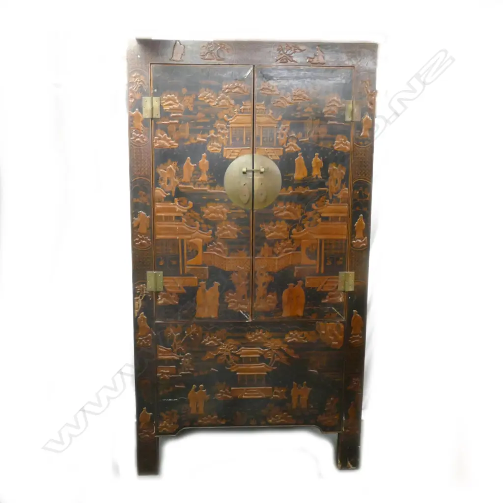 A large Chinese lacquered cabinet Image 1++