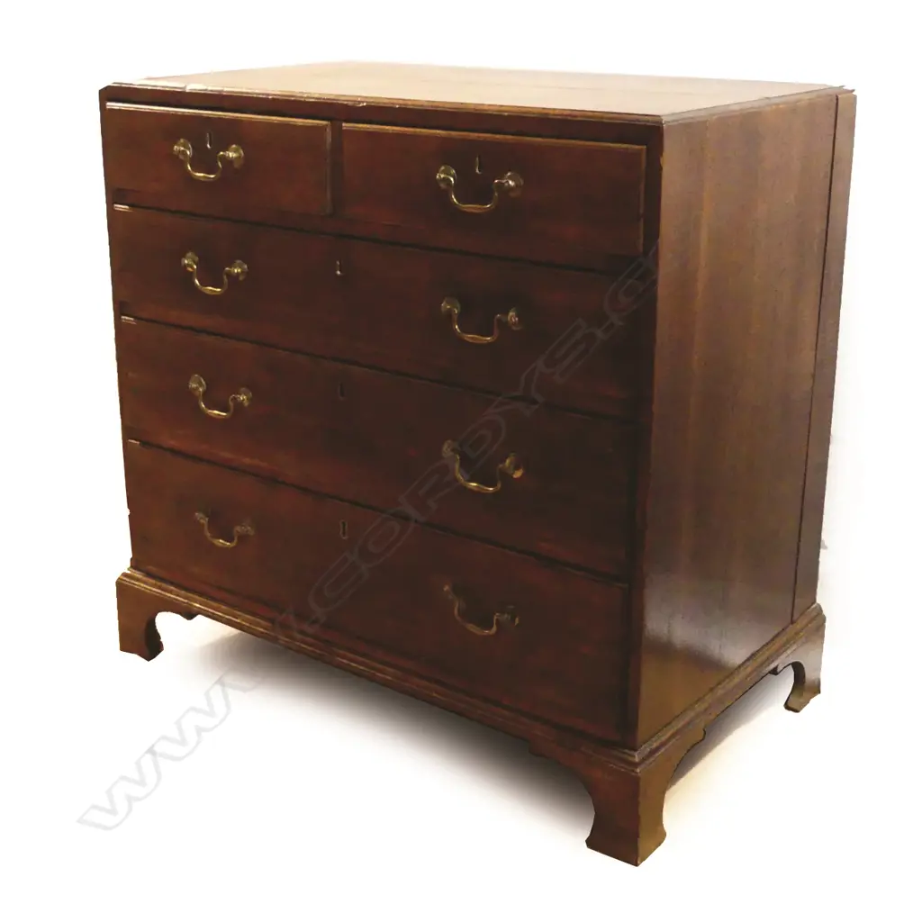 A Georgian oak five drawer chest Image 1++