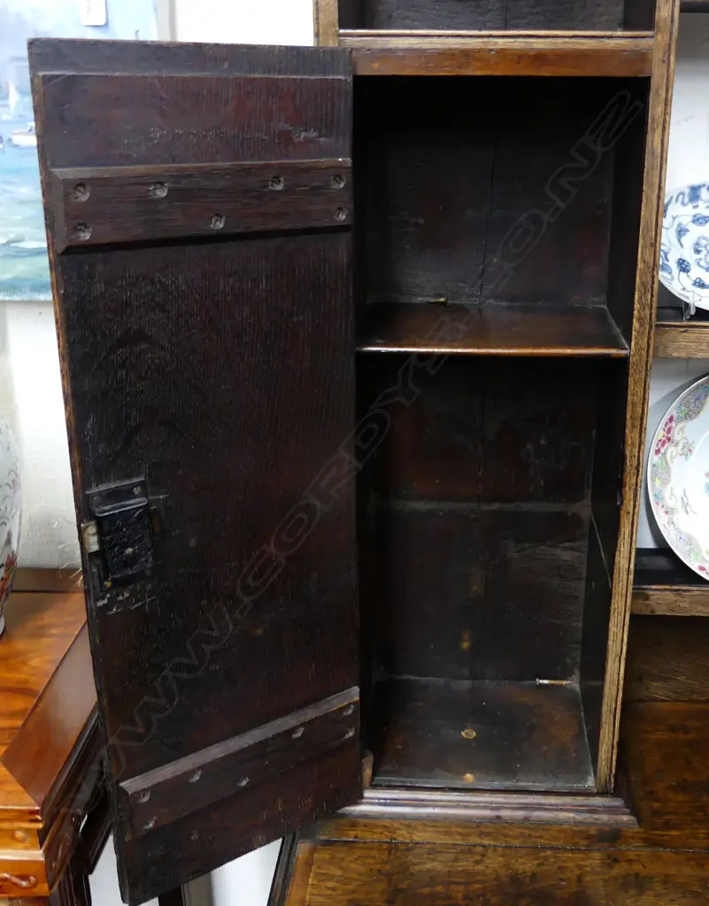 A good Georgian oak dresser Image 1++