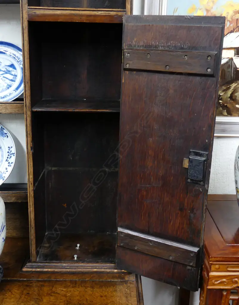 A good Georgian oak dresser Image 1++