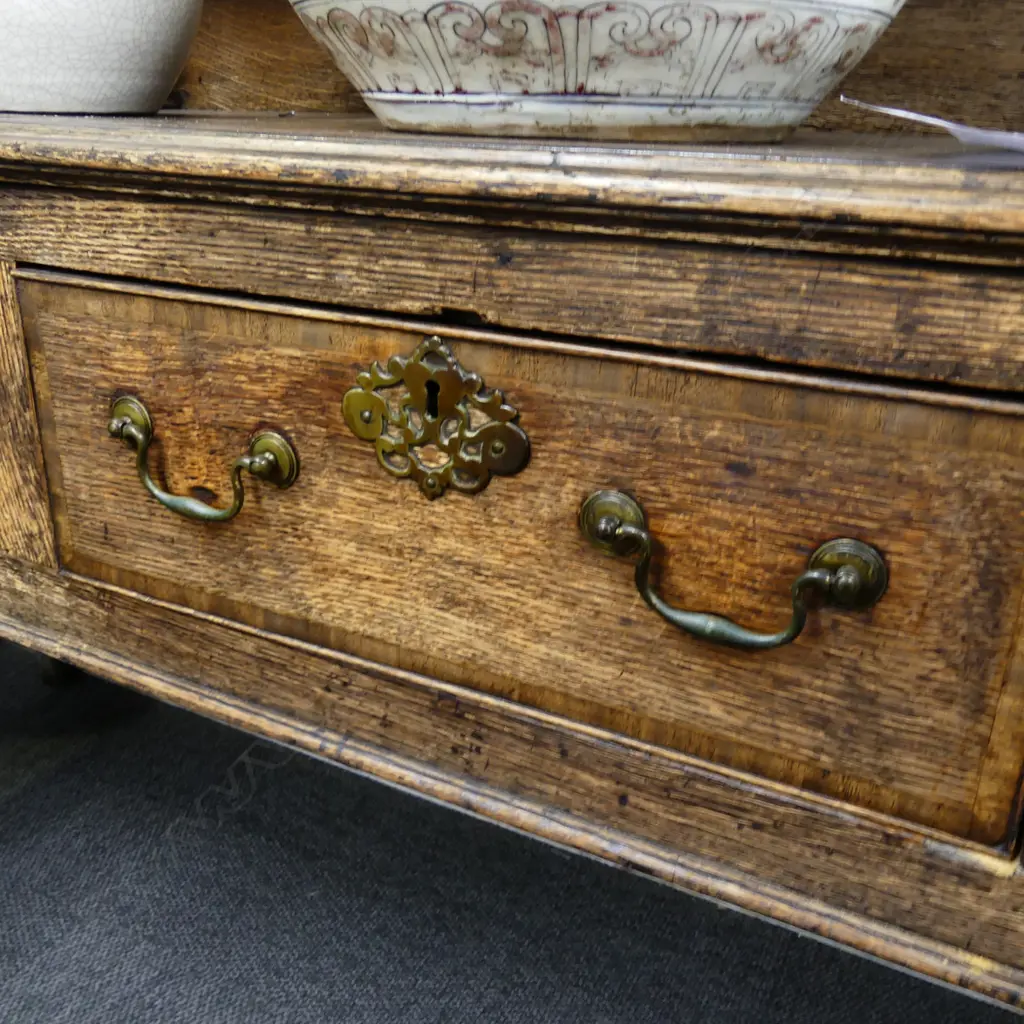 A good Georgian oak dresser Image 1++