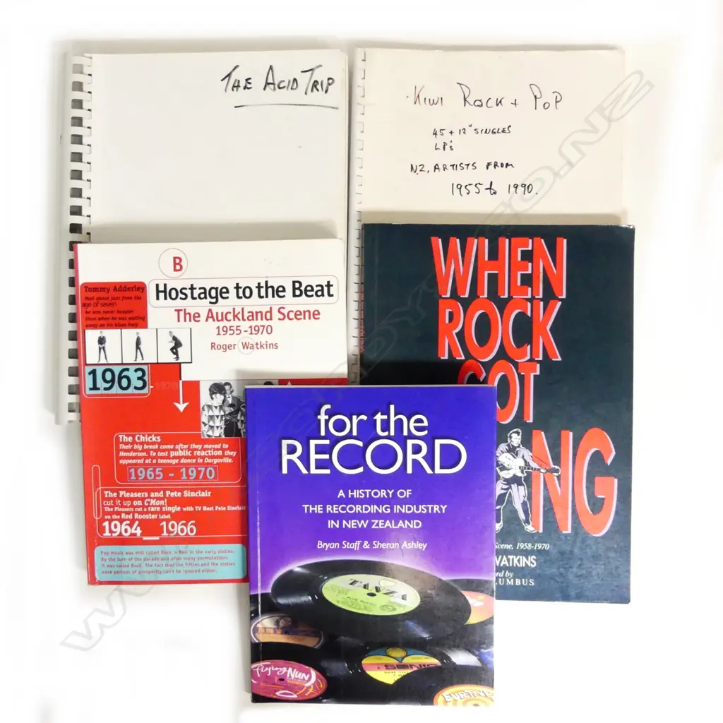 5 assorted books and booklets pertaining to music Image 1++