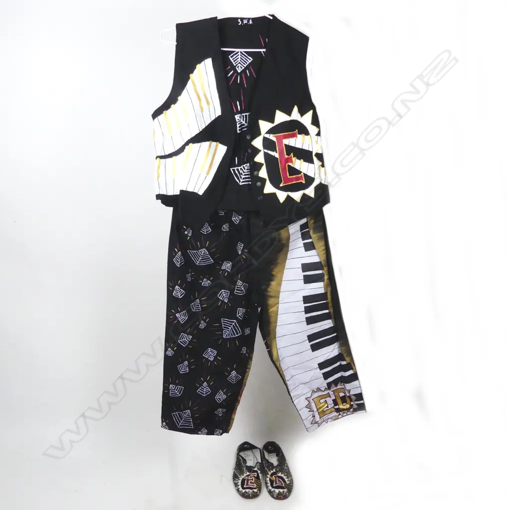 A Crowded House stage costume Image 1++