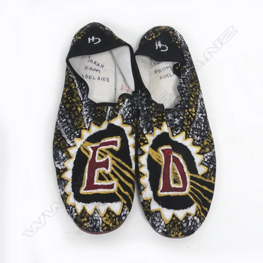 A Crowded House stage costume Image 1++