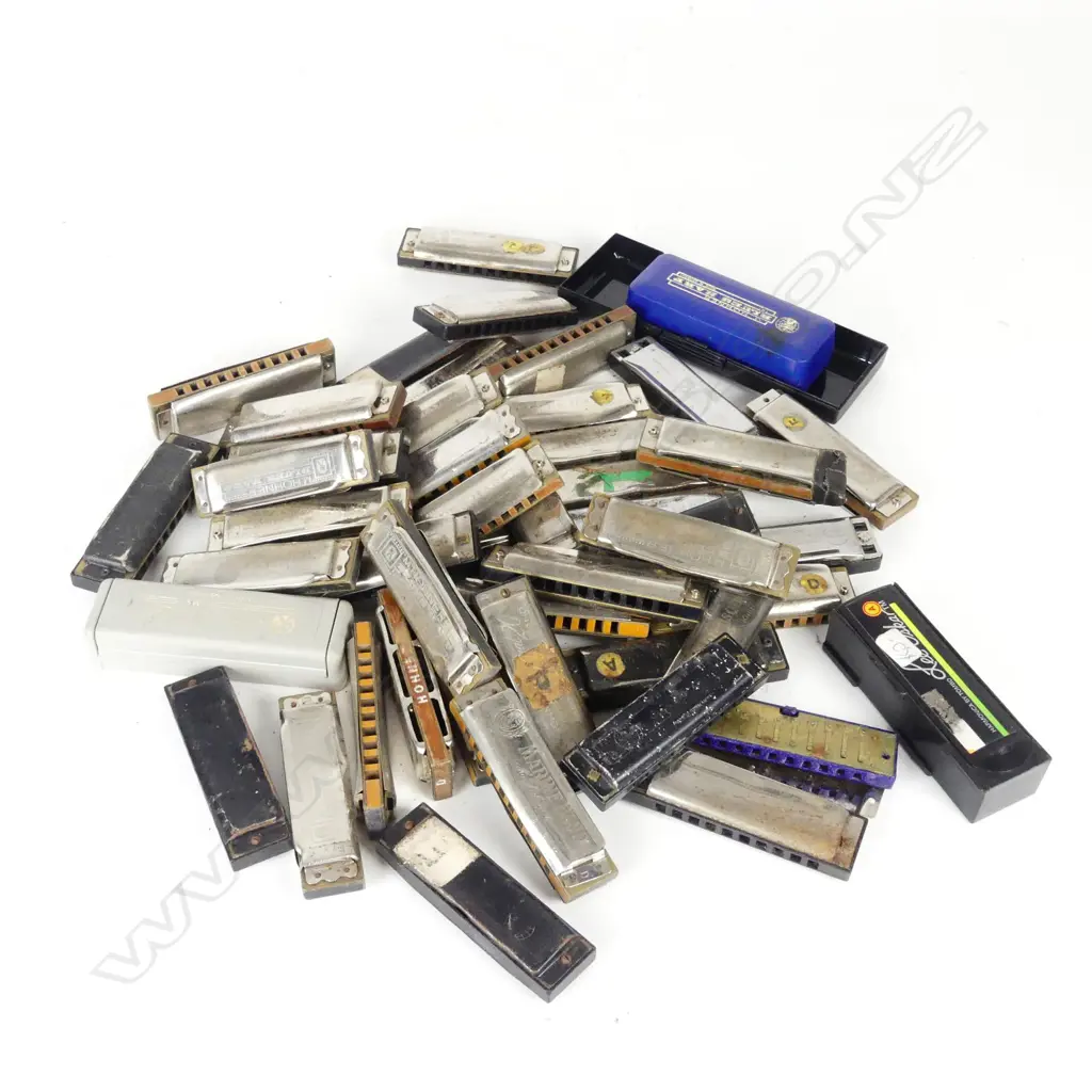 Appoximately 44 assorted discarded harmonicas Image 1++