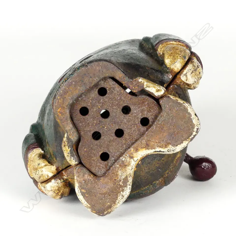 A c.1900 cast iron 'Transvaal Money Box' Image 1++