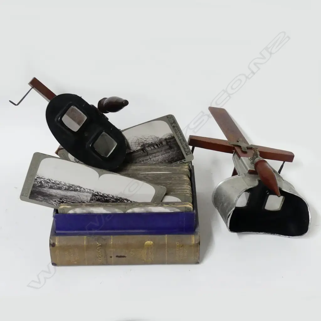 Two stereoscope viewers Image 1++