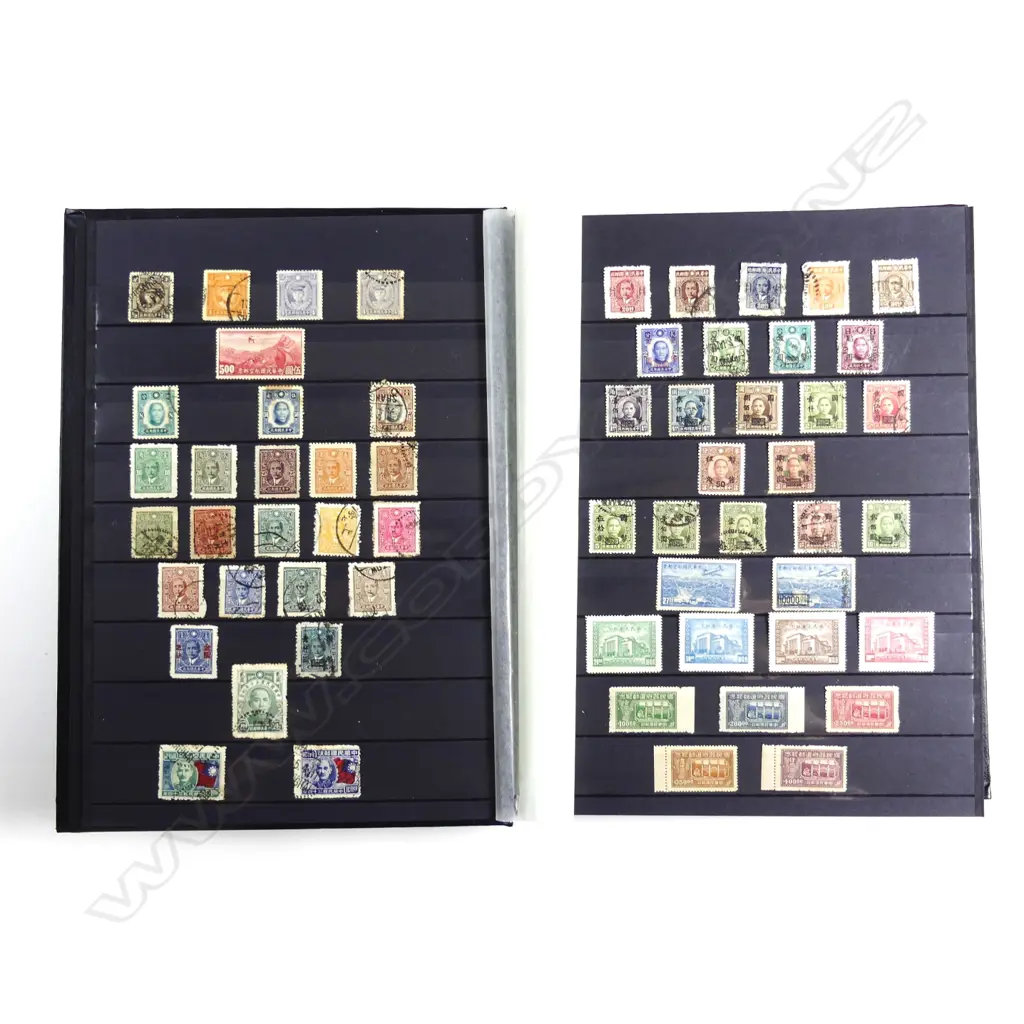 A large collection of vintage Chinese stamps Image 1++