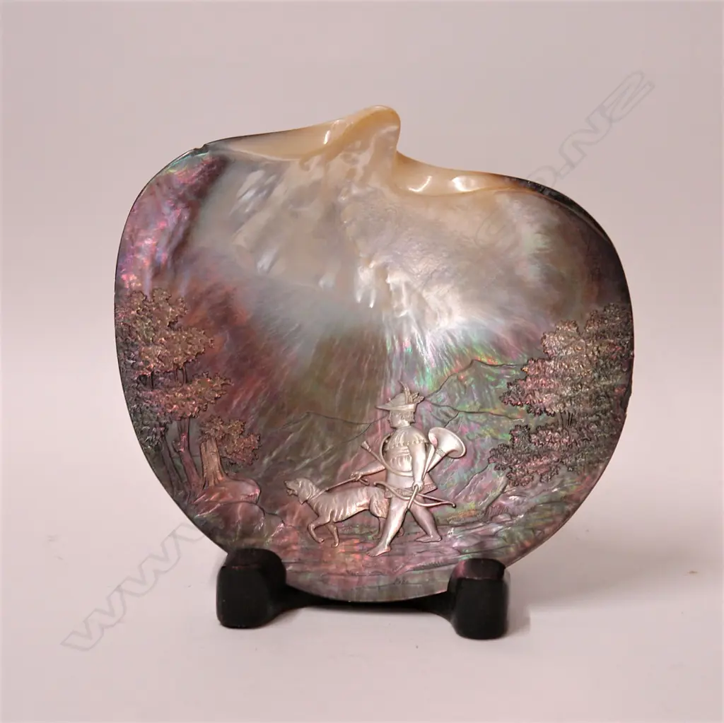 An early 20thC finely carved mother-of-pearl shell Image 1++