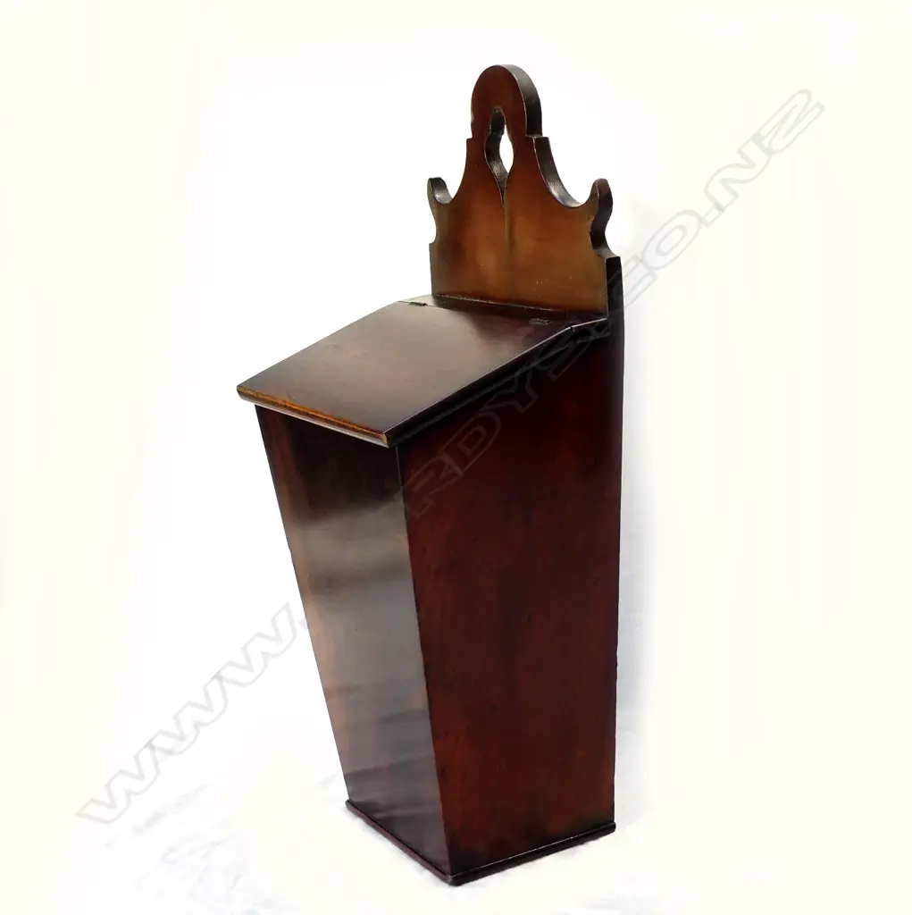 A Georgian mahogany candle box Image 1++
