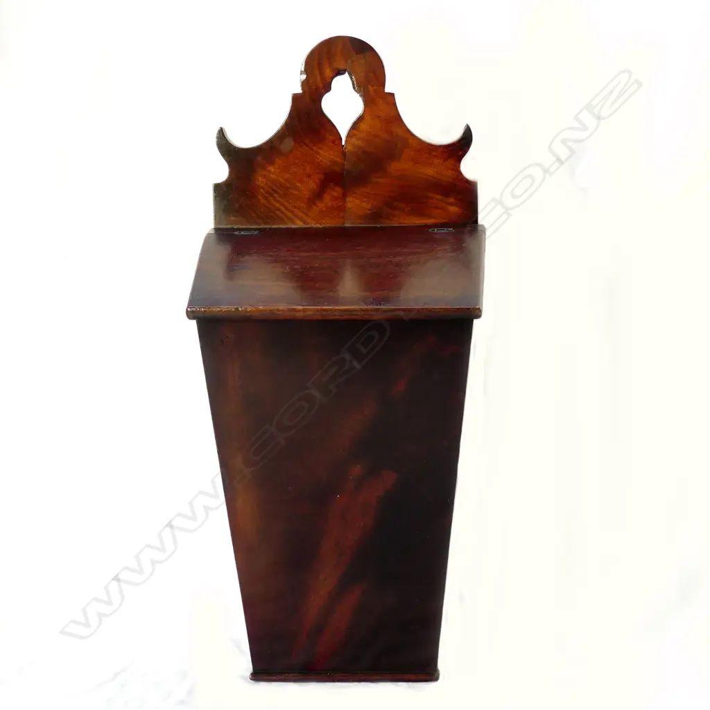 A Georgian mahogany candle box Image 1++