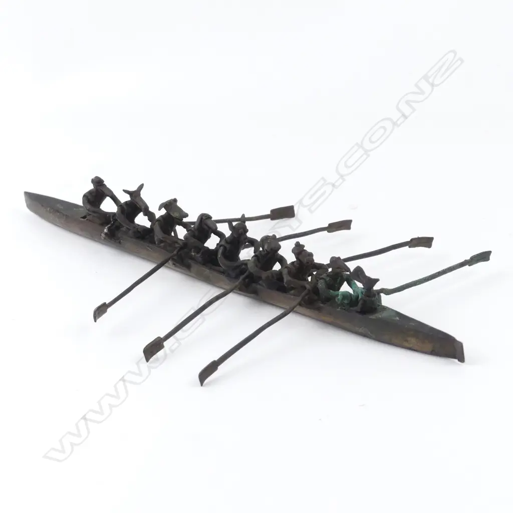 A small bronze sculpture Image 1++
