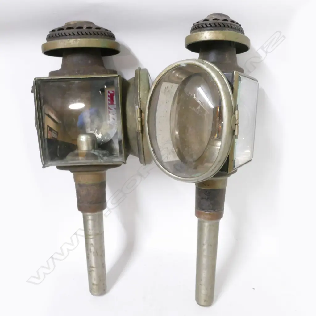 A pair of antique carriage lamps Image 1++