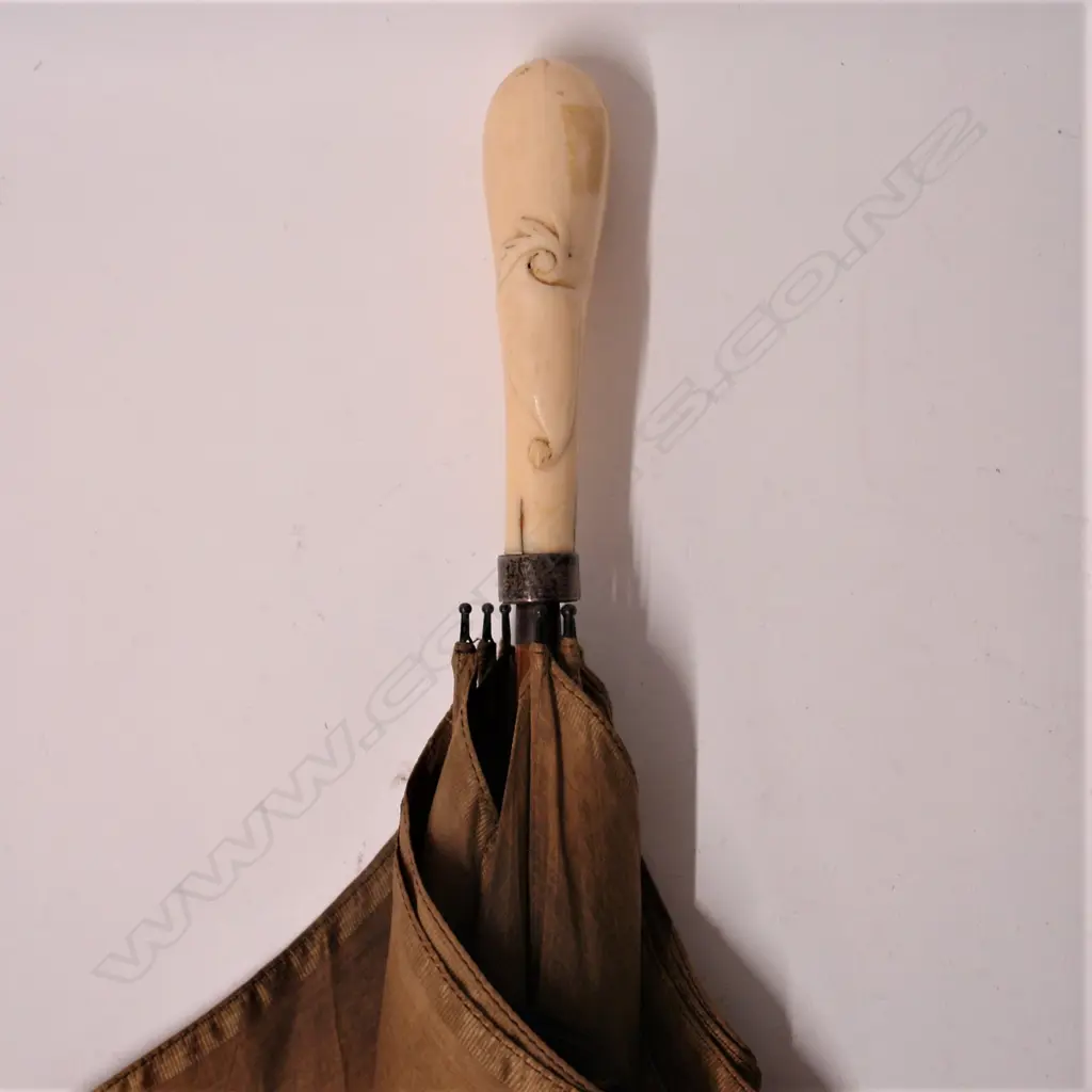 An early 20thC carved marine ivory handled lady’s parasol Image 1++