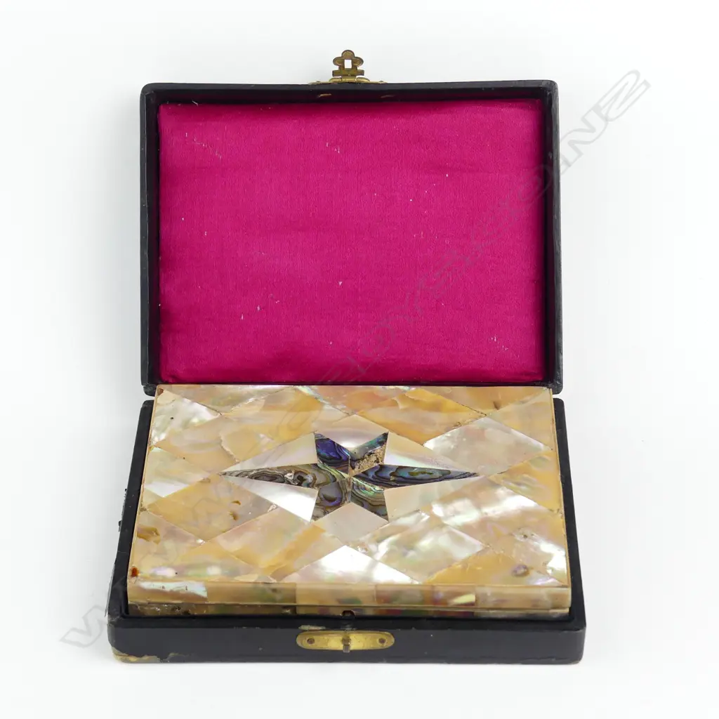 A Victorian mother-of-pearl card case Image 1++
