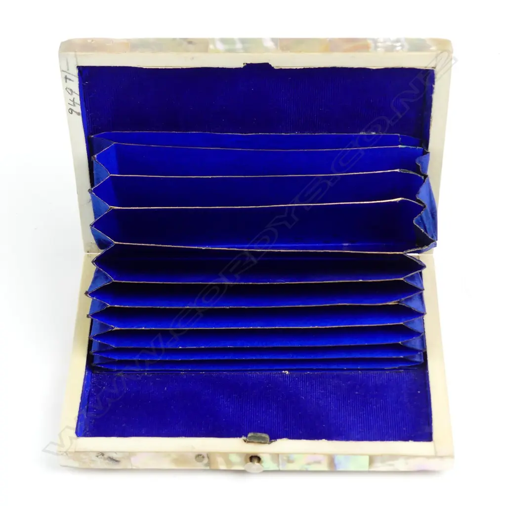 A Victorian mother-of-pearl card case Image 1++