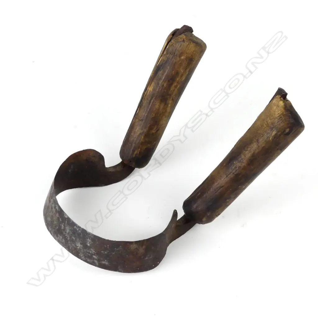A spokeshave-like blubber knife Image 1++