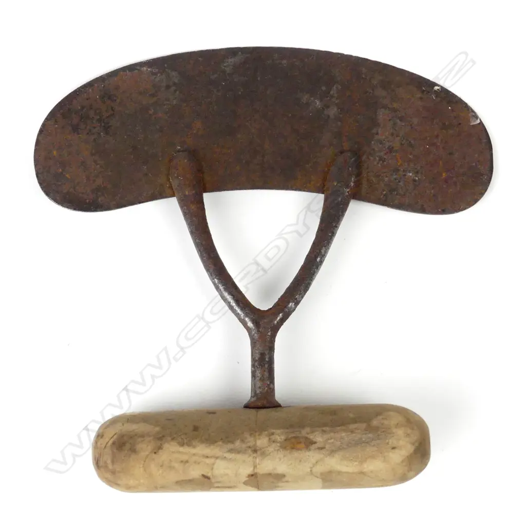 A seal blubber knife Image 1++