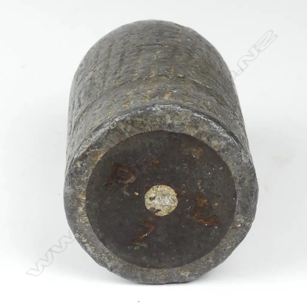 A late 19thC lead sheathed steel breech loading 6-pr projectile Image 1++