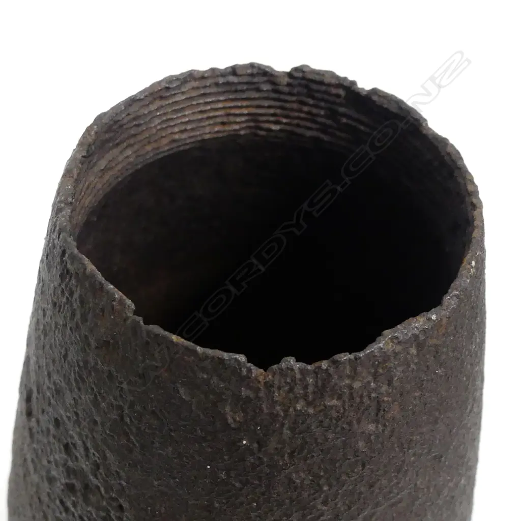 An early 20thC cast steel artillery projectile Image 1++