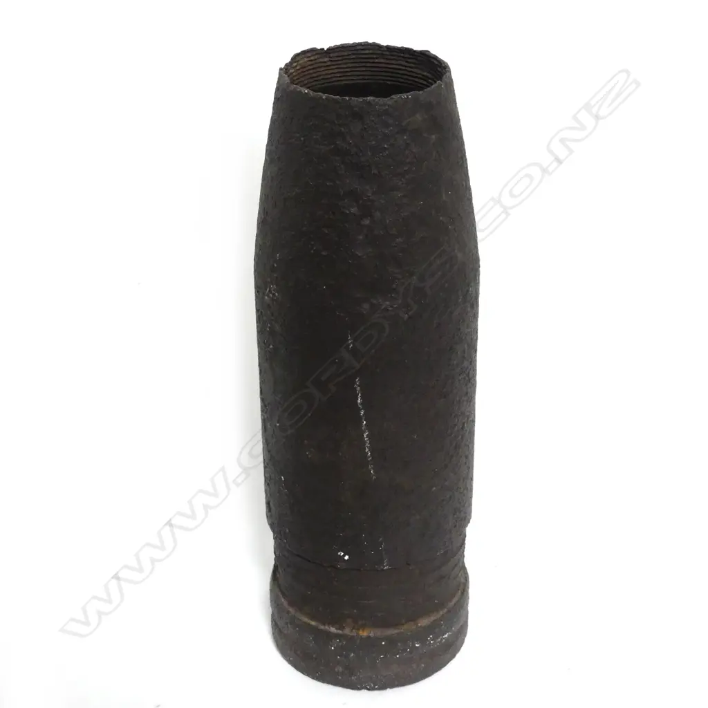 An early 20thC cast steel artillery projectile Image 1++