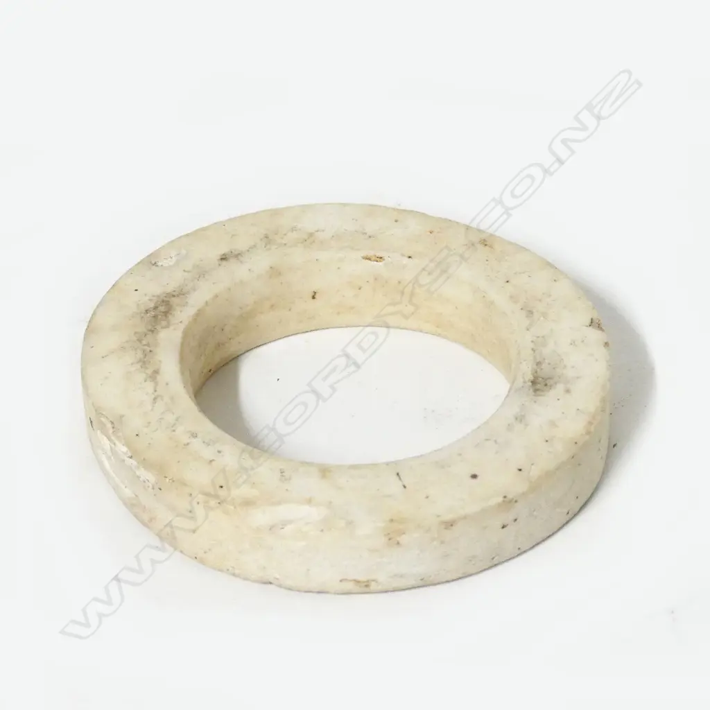 A Pacific tridacna shell bangle Image 1++