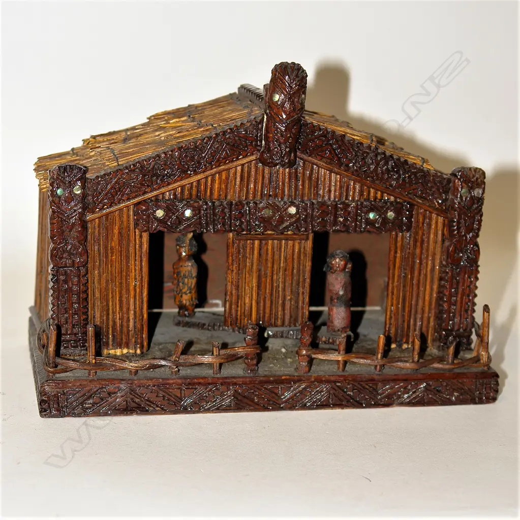 An early 20thC carved and constructed Maori whare weather indicator Image 1++