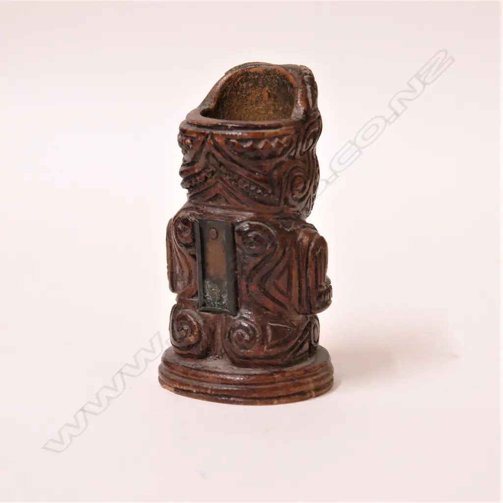 An early 20thC Maori carved figural vesta holder Image 1++