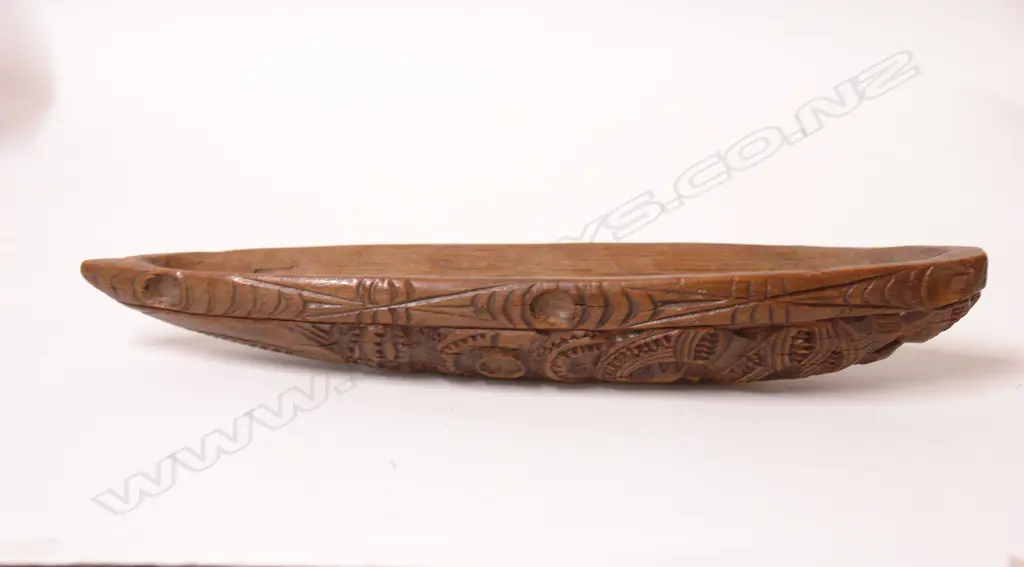 An early 20thC carved small model waka Image 1++