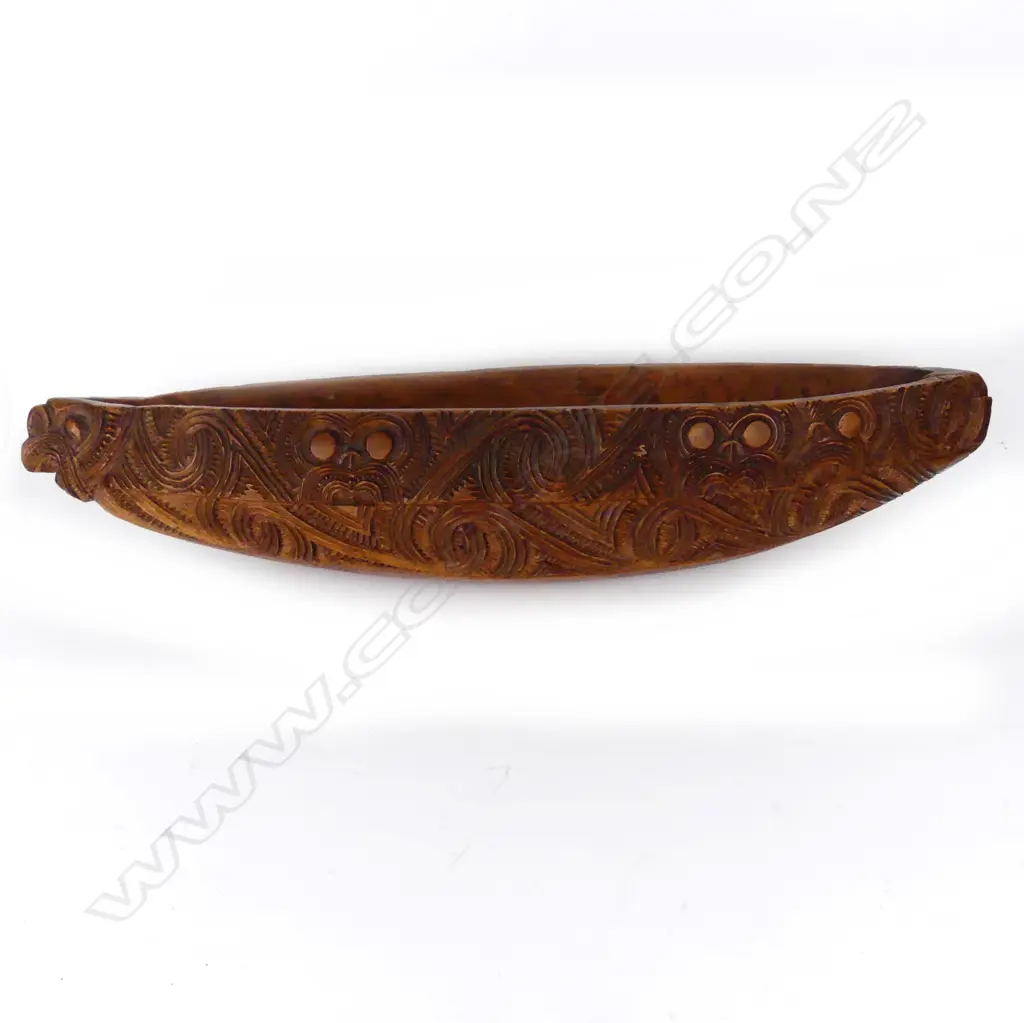 A 1920s carved Maori model waka Image 1++