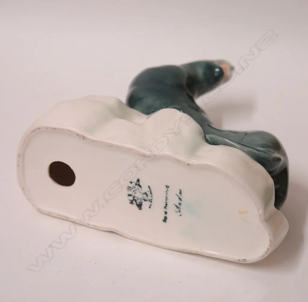 Titian Aquila Ceramics model of 'André' the seal Image 1++