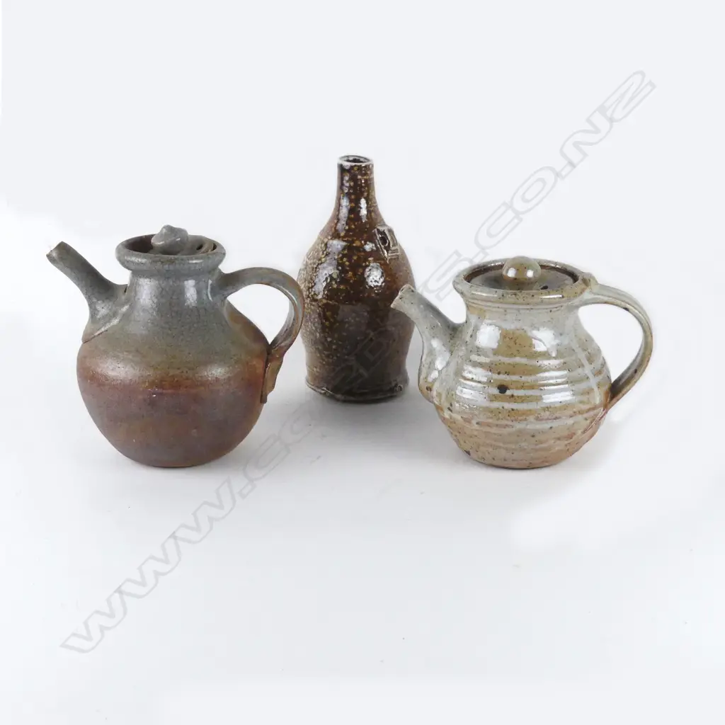 Three N.Z. pottery pieces Image 1++