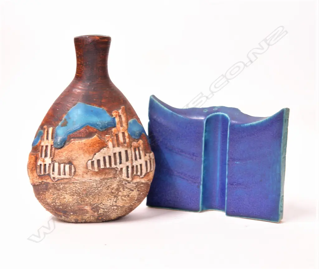 Two pottery vases Image 1++